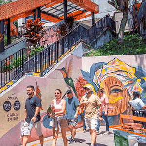 turimo en medellin de los graffiti