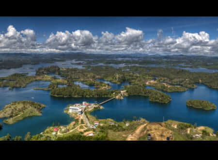 Guía Práctica de Turismo en Guatapé y el Peñón: El Pueblo de los Zócalos